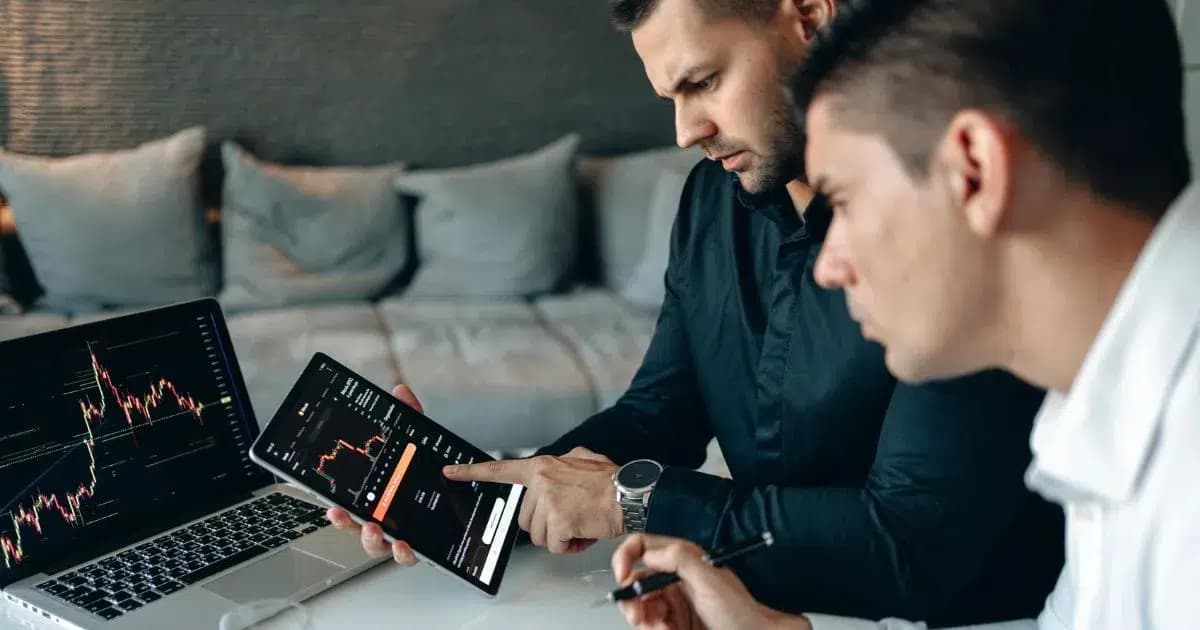 Akcie, kryptoměny, „NFTéčka“ – investování, nebo novodobé automaty?